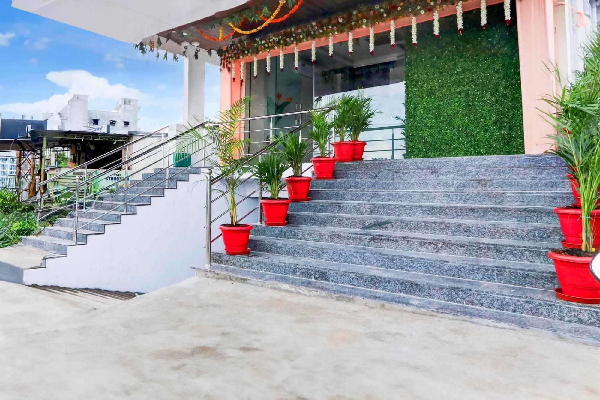 Hotel O Pr Grand Khammam Eksteriør bilde