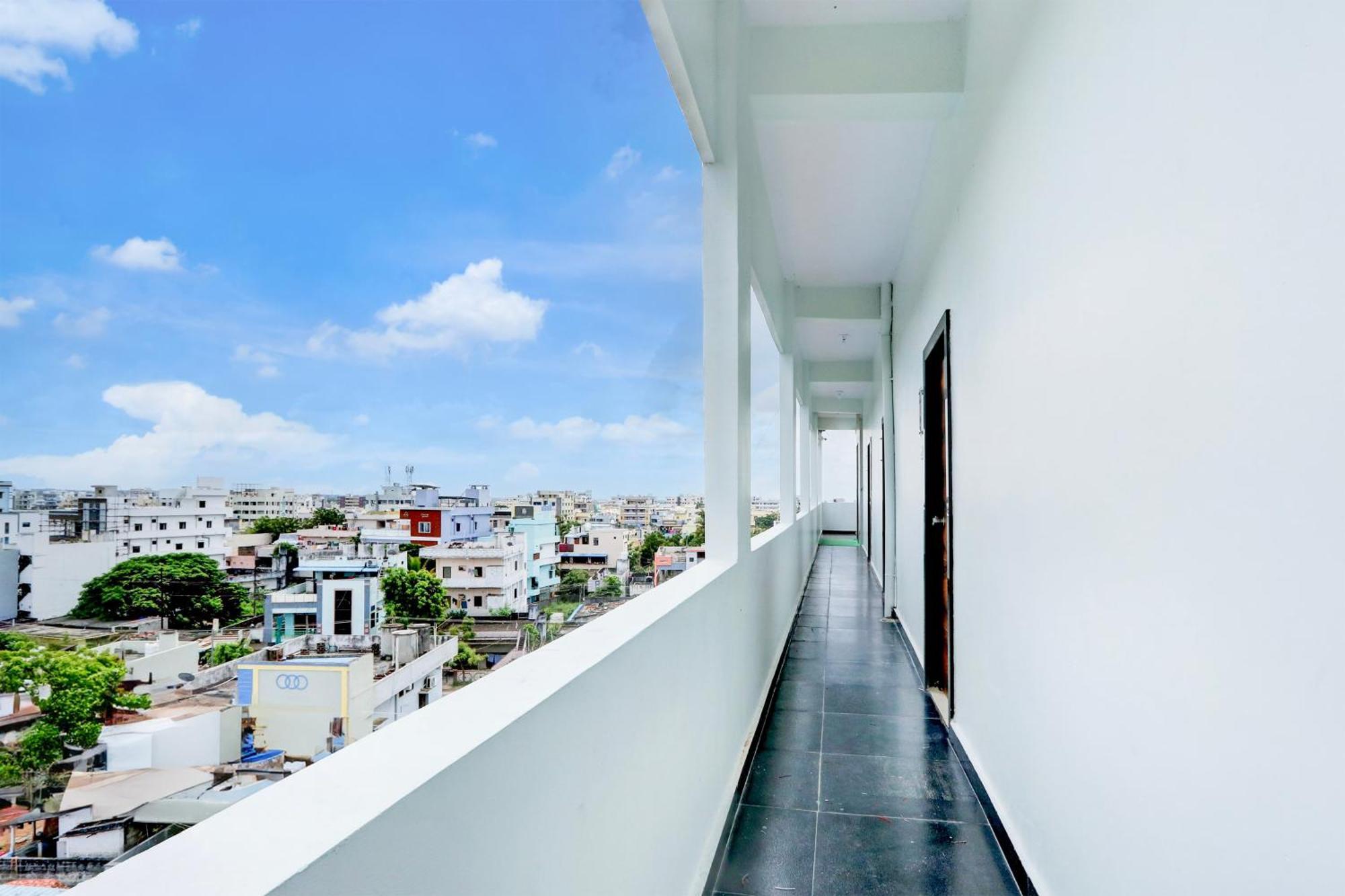 Hotel O Pr Grand Khammam Eksteriør bilde